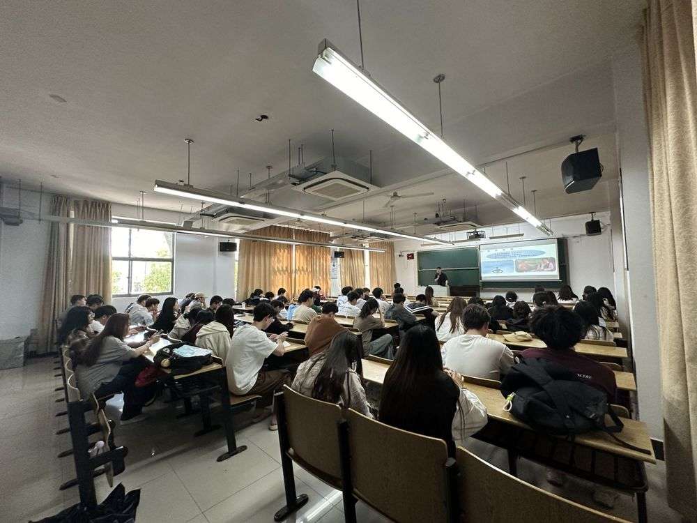 美狮贵宾会科技集团在南京邮电大学通达学院举办讲座